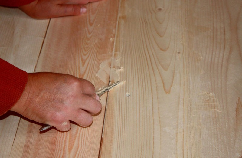 Выбор шпаклевки для деревянного пола (для выравнивания, заделки трещин)